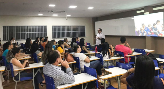 Diretor do SAS palestra para professores CEV